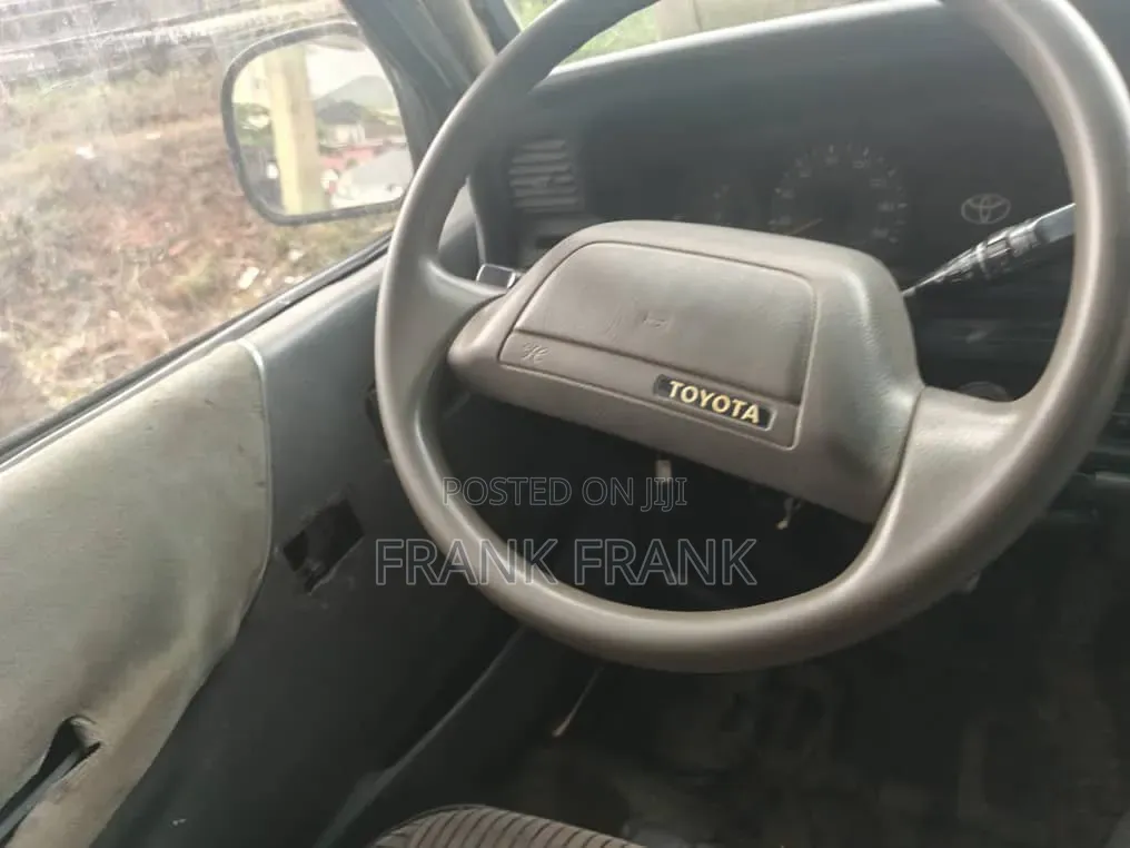 Toyota HiAce 2005 Grey