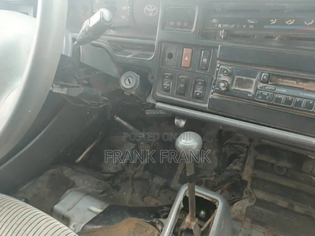Toyota HiAce 2005 Grey