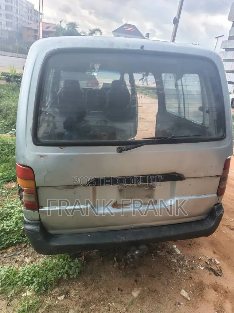 Toyota HiAce 2005 Grey