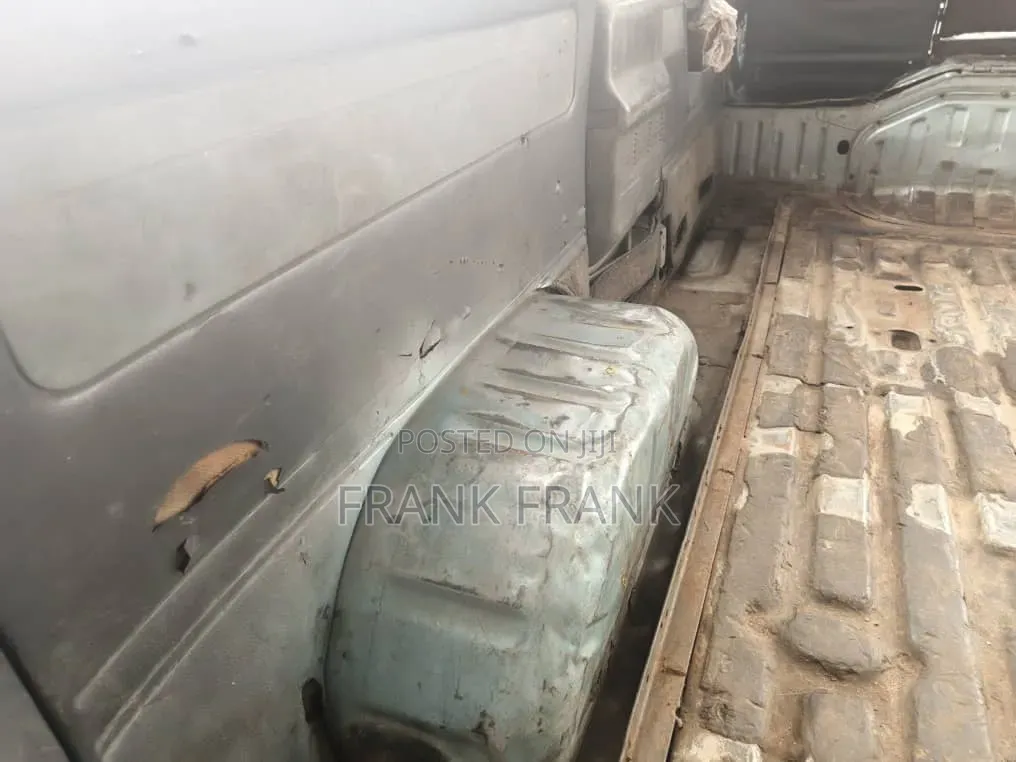 Toyota HiAce 2005 Grey