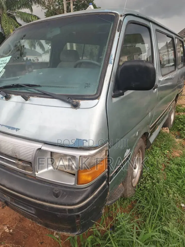 Toyota HiAce 2005 Grey