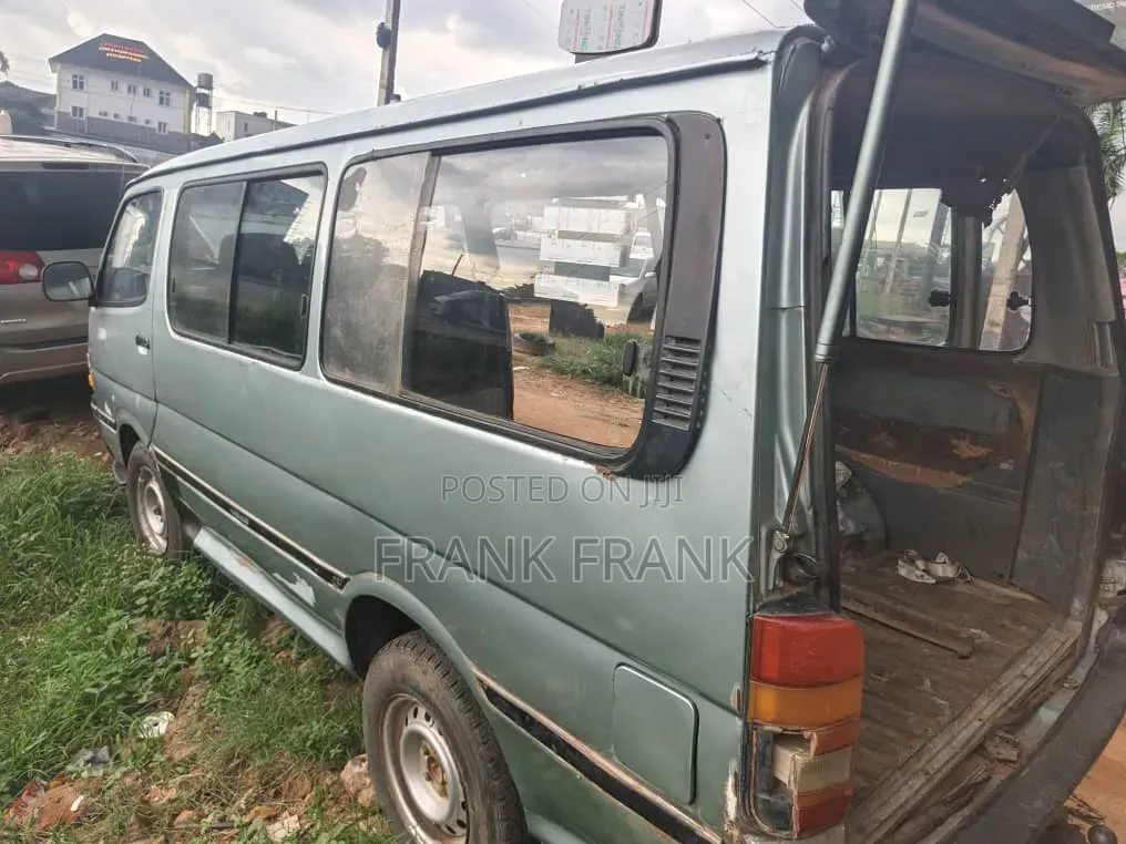 Toyota HiAce 2005 Grey