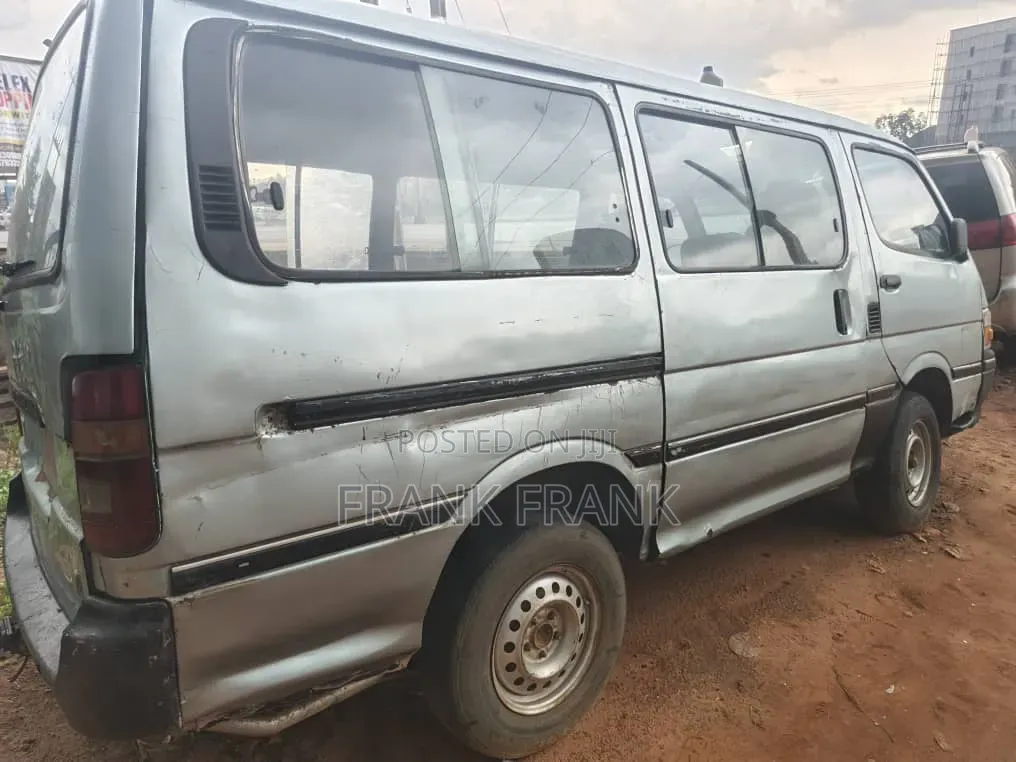 Toyota HiAce 2005 Grey