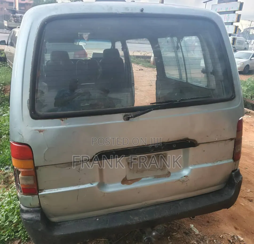 Toyota HiAce 2005 Grey
