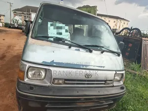 Toyota HiAce 2005 Grey