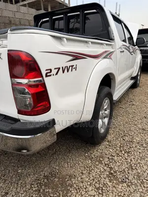 Toyota Hilux 2012 White