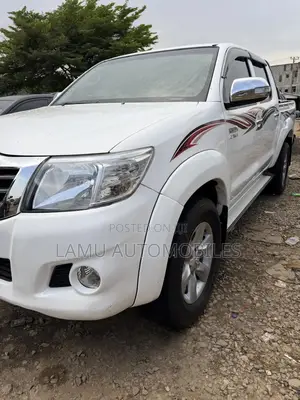 Toyota Hilux 2012 White