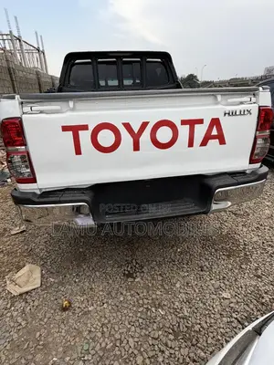 Toyota Hilux 2012 White