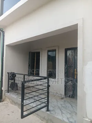 2bdrm Apartment in Pti Road Antharex, Warri for rent