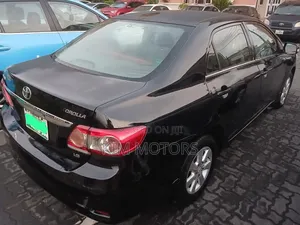 Toyota Corolla LE 4dr Sedan (1.8L 4cyl 4A) 2012 Black