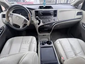 Toyota Sienna LE 8 Passenger 2011 Gold