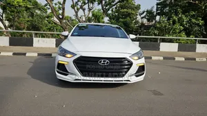 Hyundai Elantra Sport Sedan FWD (1.6L 4cyl 6M) 2017 White