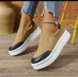 Sandstorm Contrast Edge Sneakers / Buy One Get a Free Sock