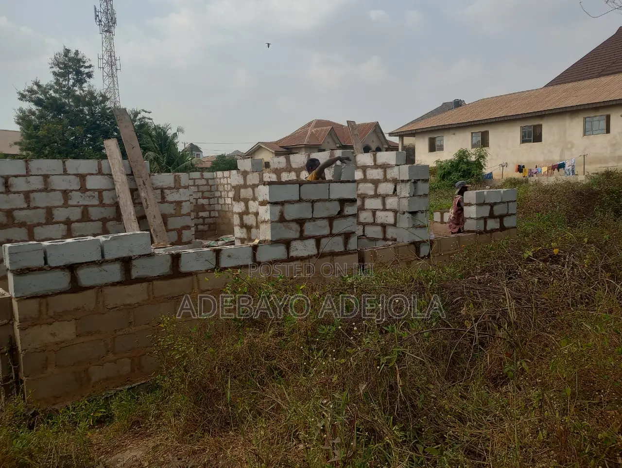 3bdrm Duplex In Ologuneru For Sale