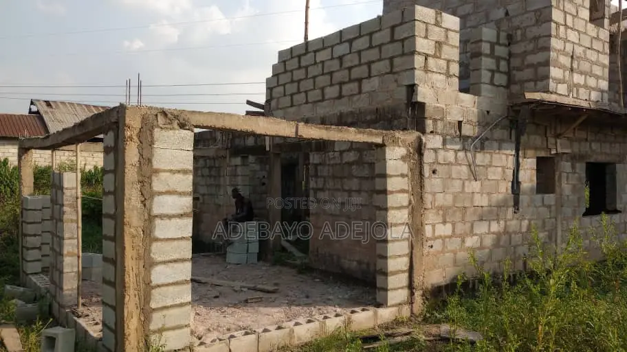 3bdrm Duplex In Ologuneru For Sale