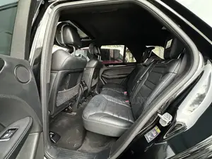 Mercedes-Benz M Class ML63 AMG 4dr SUV AWD (5.5L 8cyl Turbo 7A) 2014