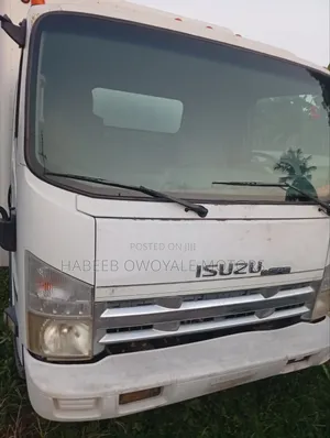 Isuzu Truck With 6tyres