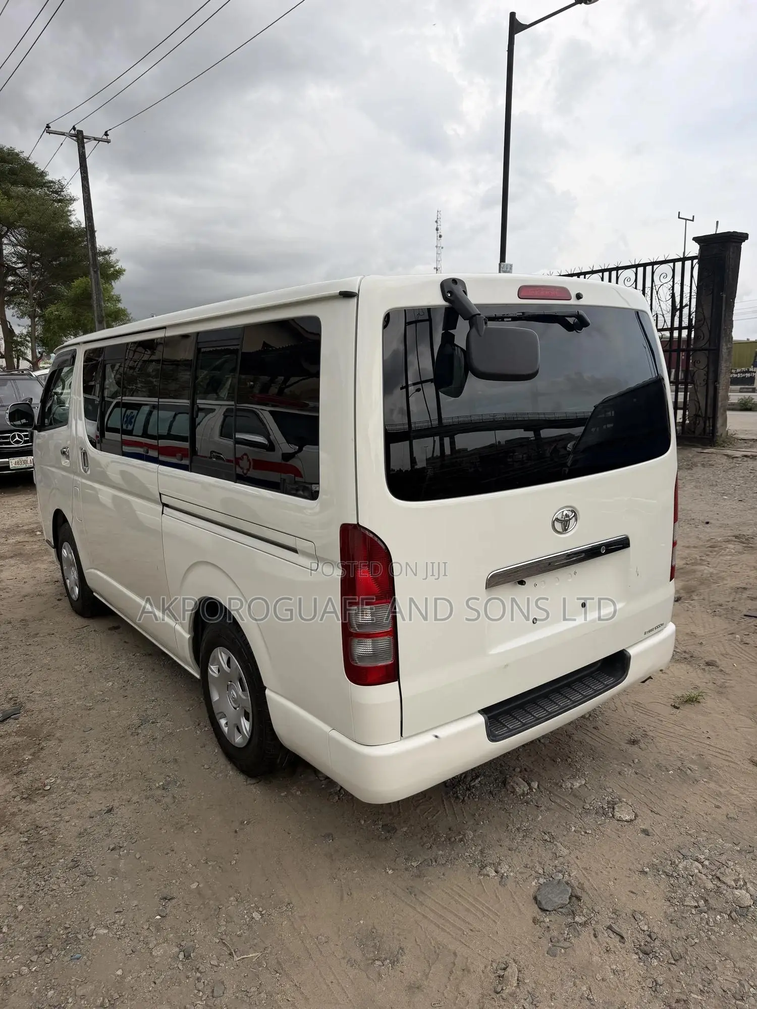 Toyota HiAce 2013 White