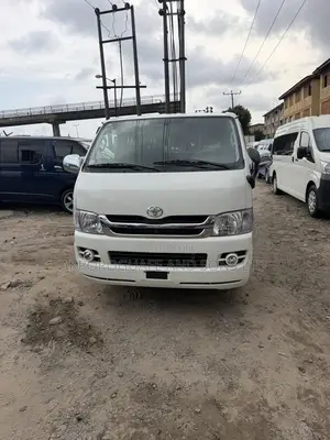 Toyota HiAce 2013 White