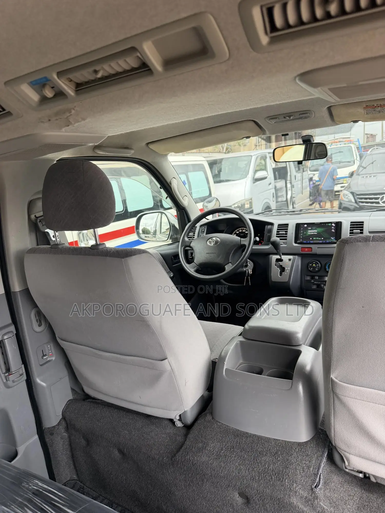 Toyota HiAce 2013 White