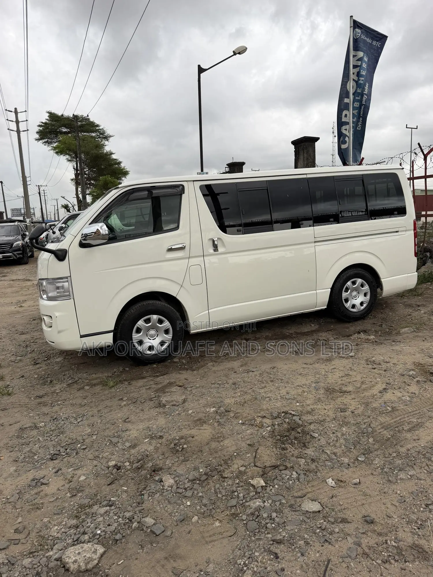 Toyota HiAce 2013 White