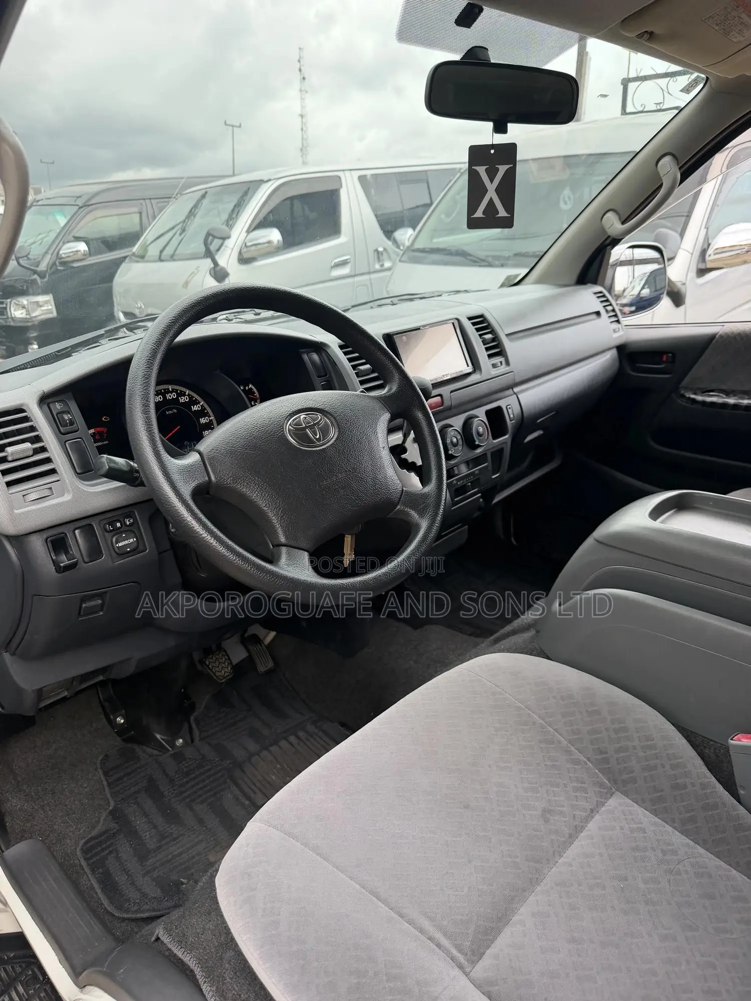 Toyota HiAce 2013 White