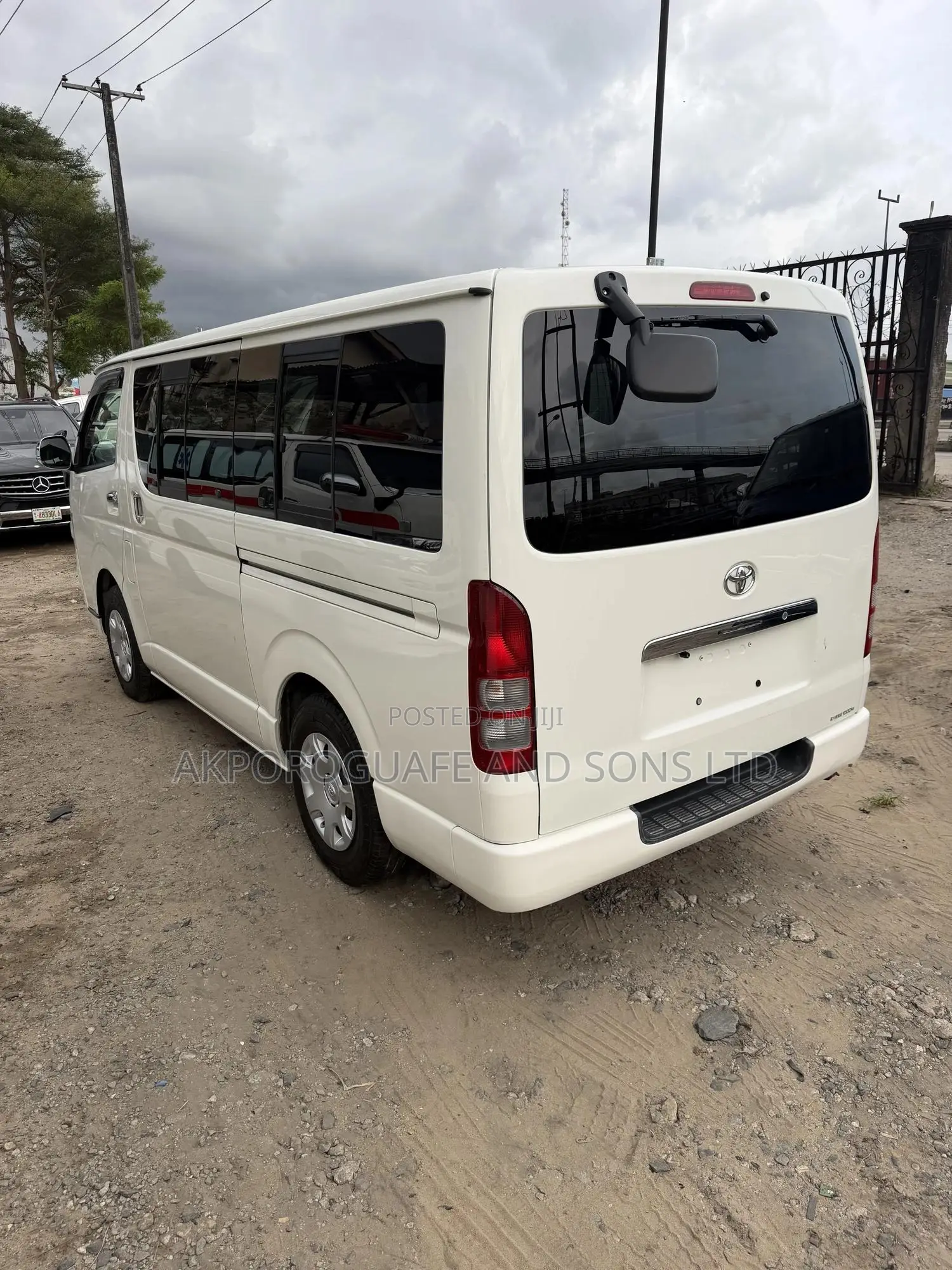 Toyota HiAce 2013 White