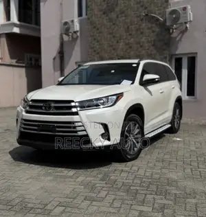 Toyota Highlander XLE 4x4 V6 (3.5L 6cyl 8A) 2018 White