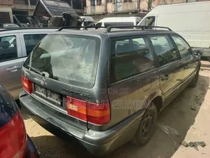 Volkswagen Passat 2000 Gray