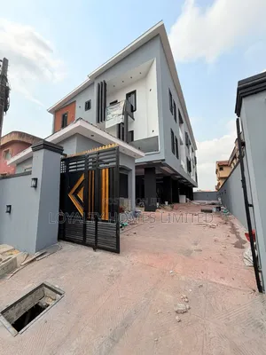 5bdrm Duplex in Airport Road / Ikeja for sale