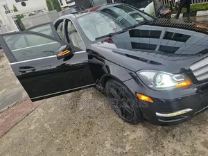 Mercedes-Benz C300 Sport 4Matic Sedan AWD (3.5L 6cyl 7A) 2014 Black