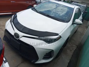 Toyota Corolla XLE (1.8L 4cyl 2A) 2018 White