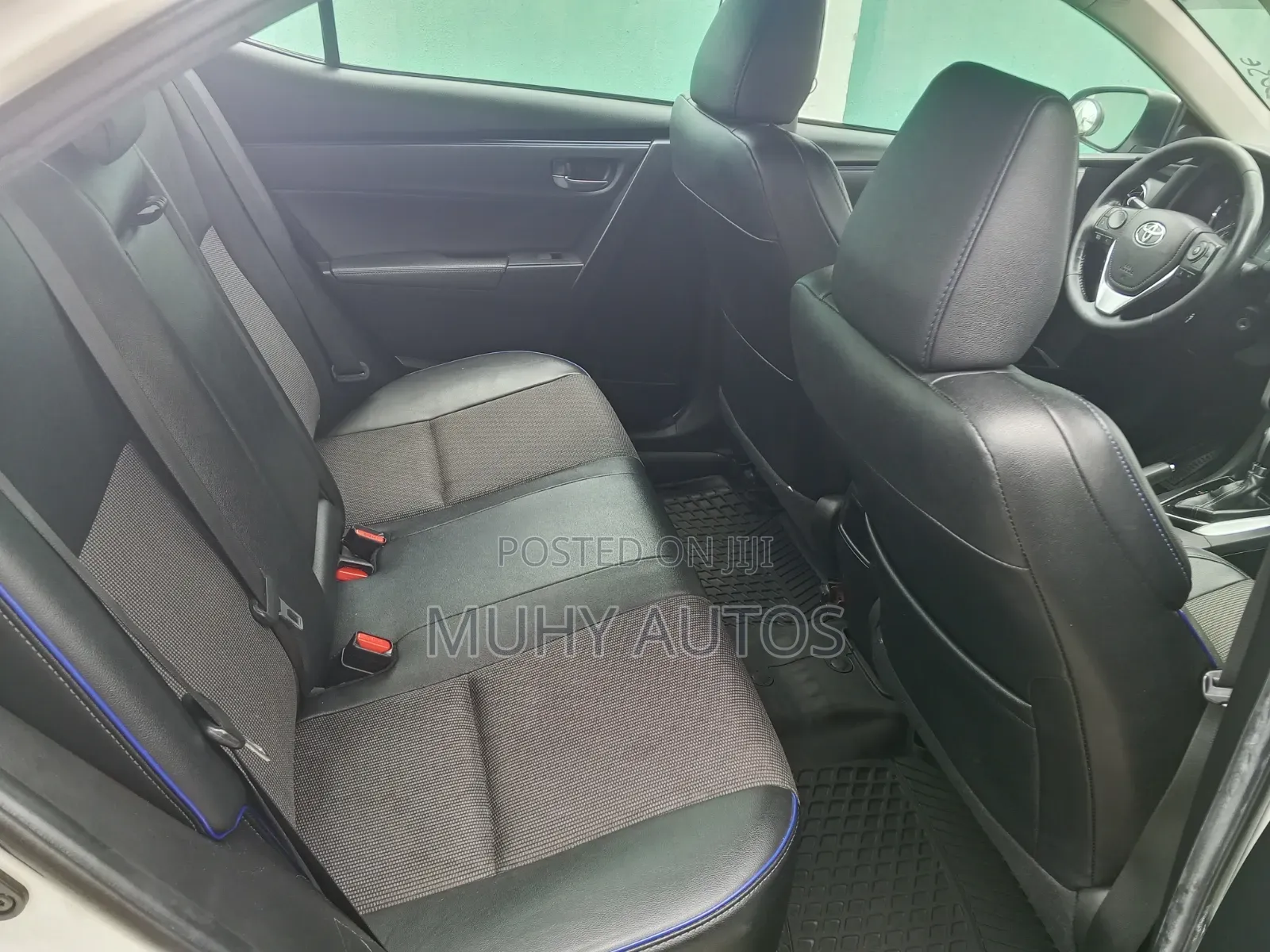 Toyota Corolla XLE (1.8L 4cyl 2A) 2018 White