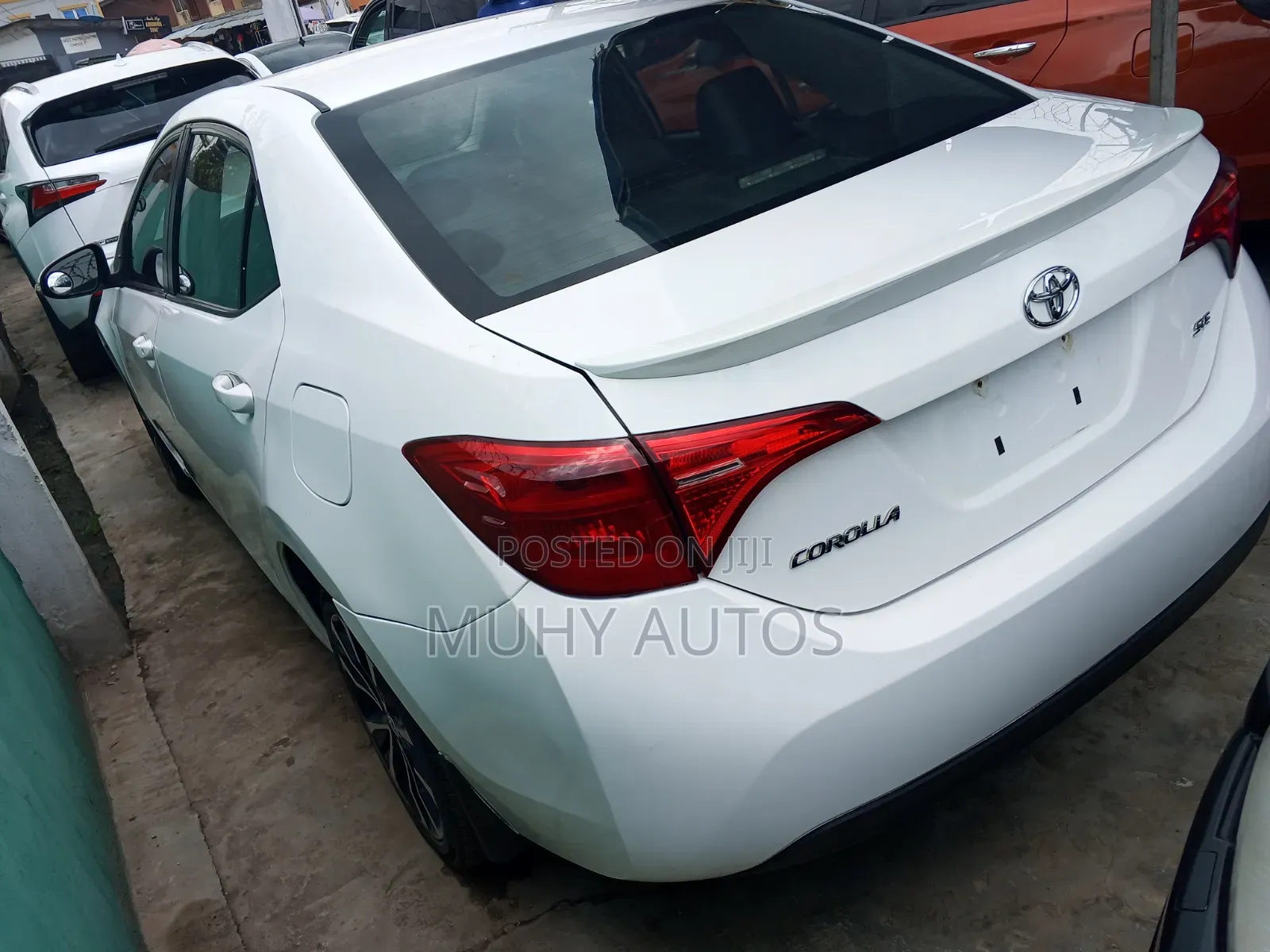 Toyota Corolla XLE (1.8L 4cyl 2A) 2018 White