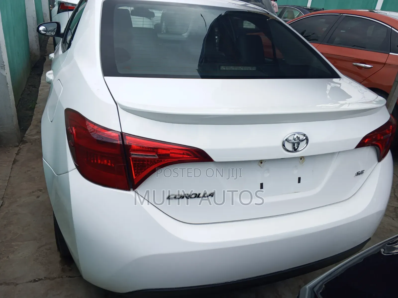 Toyota Corolla XLE (1.8L 4cyl 2A) 2018 White