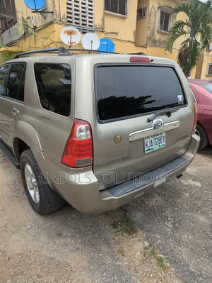 Toyota 4-Runner SR5 V6 2007 Gold