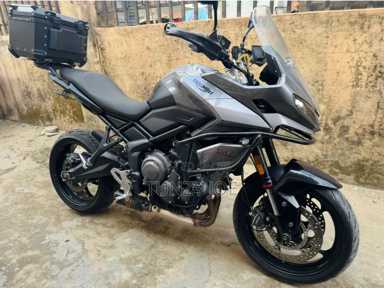 Triumph 2022 Gray
