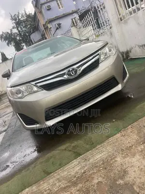 Toyota Camry LE 4dr Sedan (2.5L 4cyl 6A) 2014 Gold
