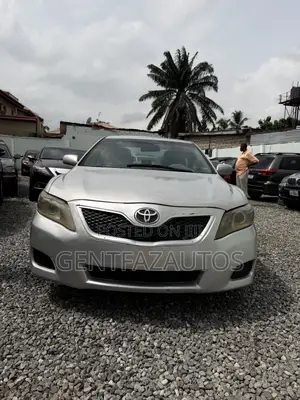 Toyota Camry LE 4dr Sedan (2.5L 4cyl 6AM) 2010 Silver