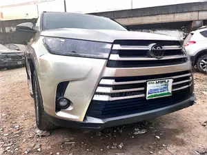 Toyota Highlander XLE 4dr SUV AWD (3.5L 6cyl 6A) 2014 Gold