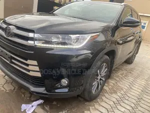 Toyota Highlander XLE 4dr SUV AWD (3.5L 6cyl 6A) 2015 Black