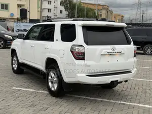 Toyota 4-Runner SR5 Premium 4WD 2023 White