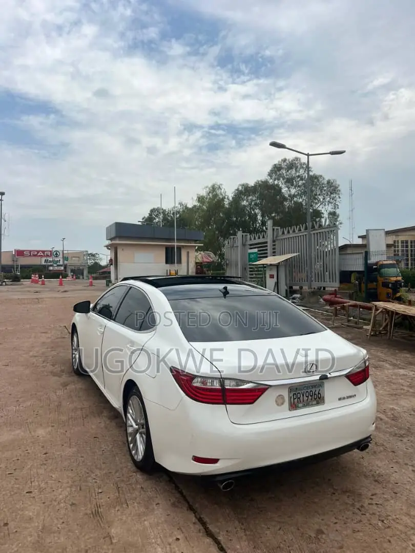 Lexus ES 2015 White