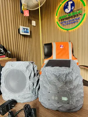 Wireless Rock Speakers With Bluetooth and Usb Solar Panels