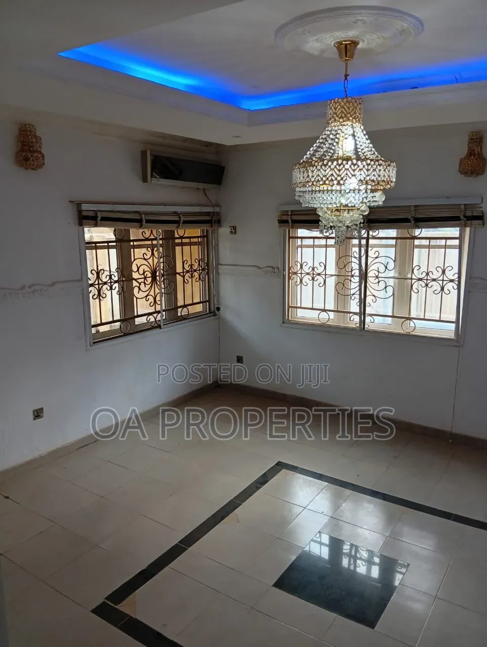 5bdrm Duplex in Sharp Corner, for rent