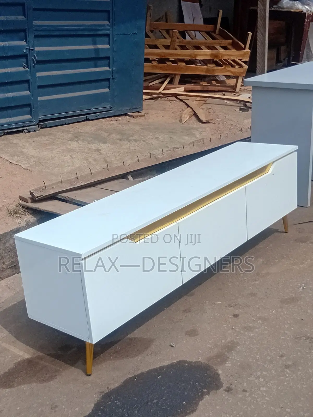Simple White Console