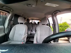 Toyota Sienna LE 7 Passenger Mobility (3.5L 6cyl 8A) 2017 Black