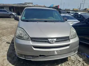 Toyota Sienna XLE FWD 2006 Gold