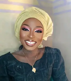 Make-Up Artist