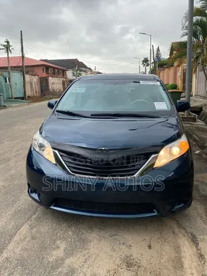 Toyota Sienna 2010 Blue